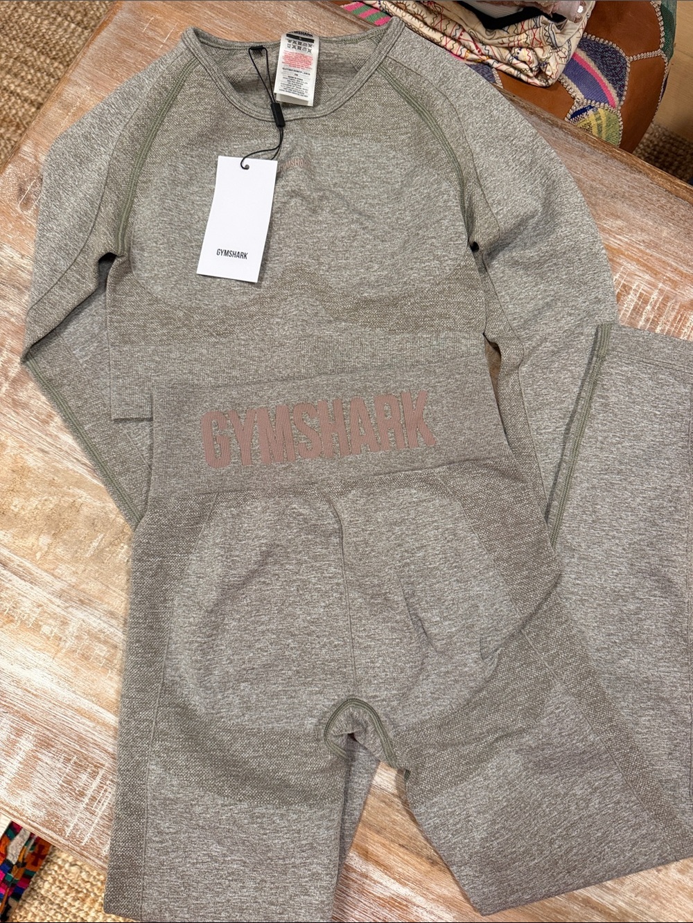 GYMSHARK Grey Green Flex workout set